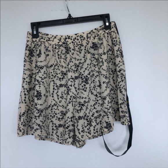 Pretty Little Things Shorts - Picture 4 of 4